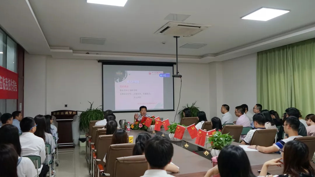 簡陽中學(xué)校長來了|課堂改革：有進(jìn)步的孩子就是最棒的孩子！
