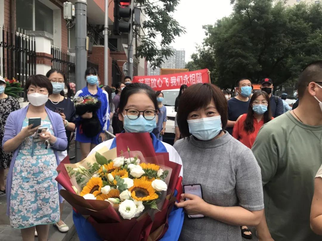 最貼心的高三考生家長(zhǎng)：孩子考好了我抱抱她，考不好我緊緊抱抱她