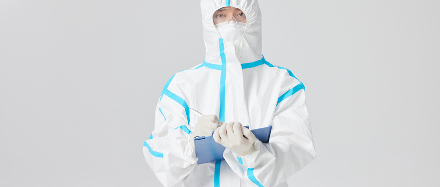 “穿防護服擺拍、用防護服擦車”事件，官方回應(yīng)