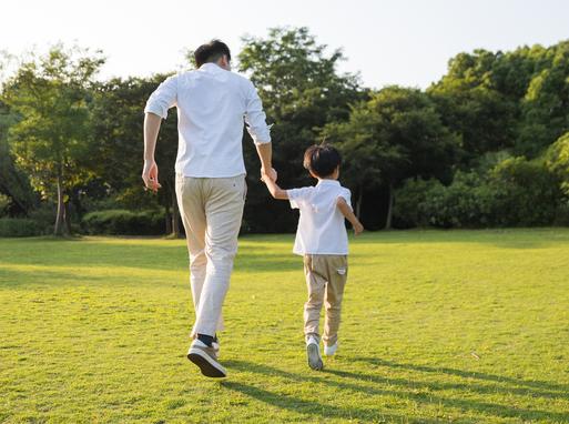 父親，是你決定了孩子中學(xué)能否過(guò)好！當(dāng)?shù)亩己煤每纯?